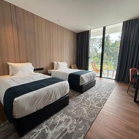 Roxy Beach Resort Sematan Eksteriør bilde