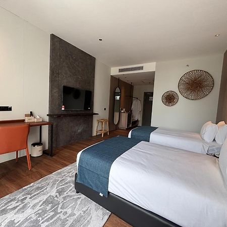 Roxy Beach Resort Sematan Eksteriør bilde