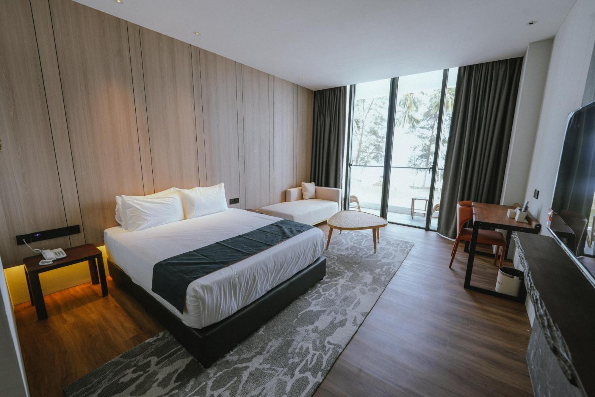 Roxy Beach Resort Sematan Eksteriør bilde