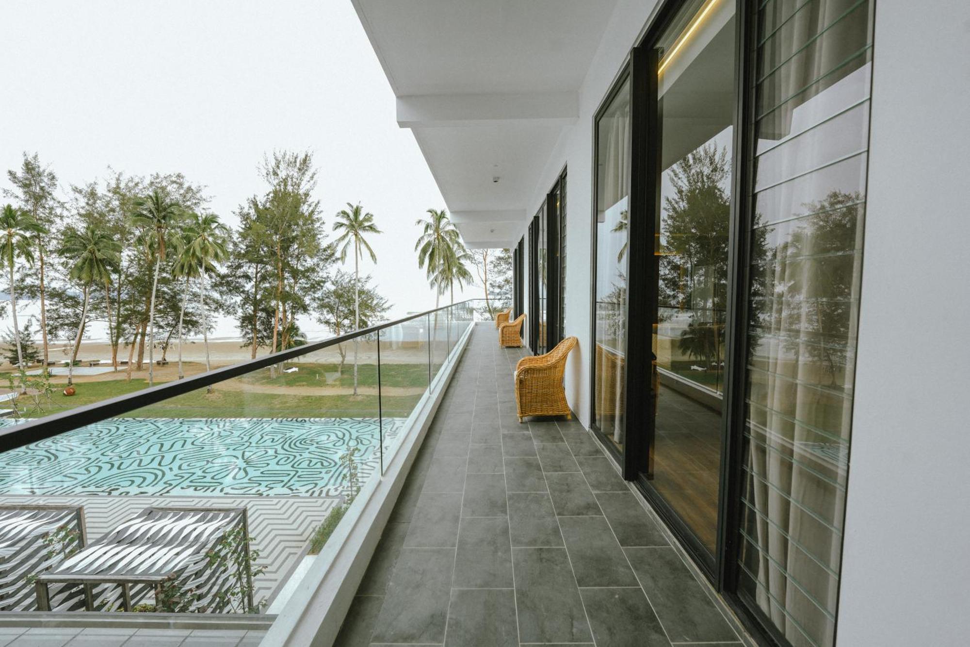 Roxy Beach Resort Sematan Eksteriør bilde
