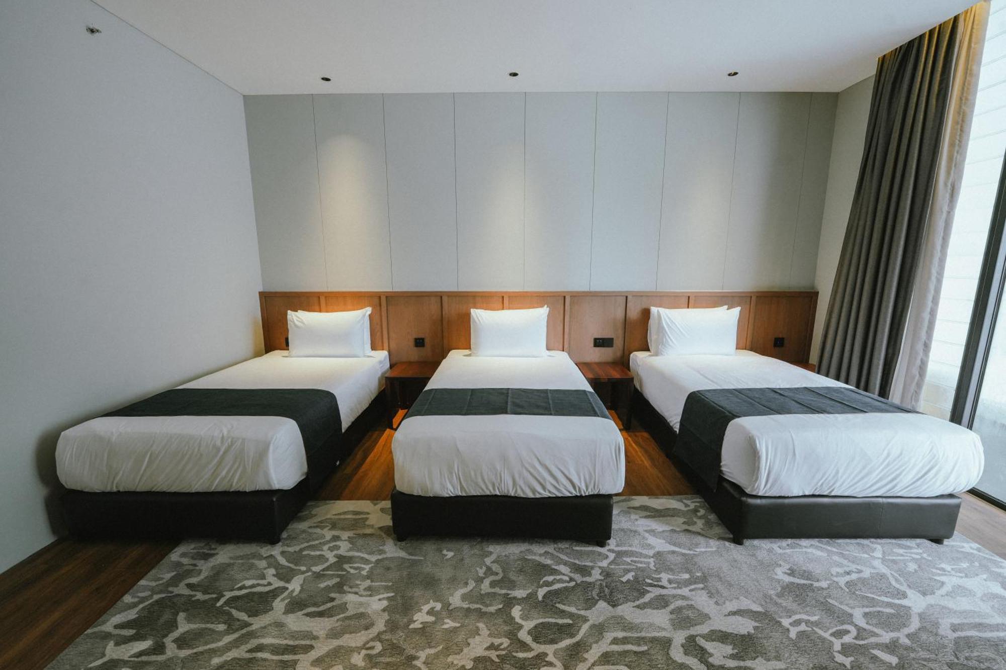 Roxy Beach Resort Sematan Eksteriør bilde
