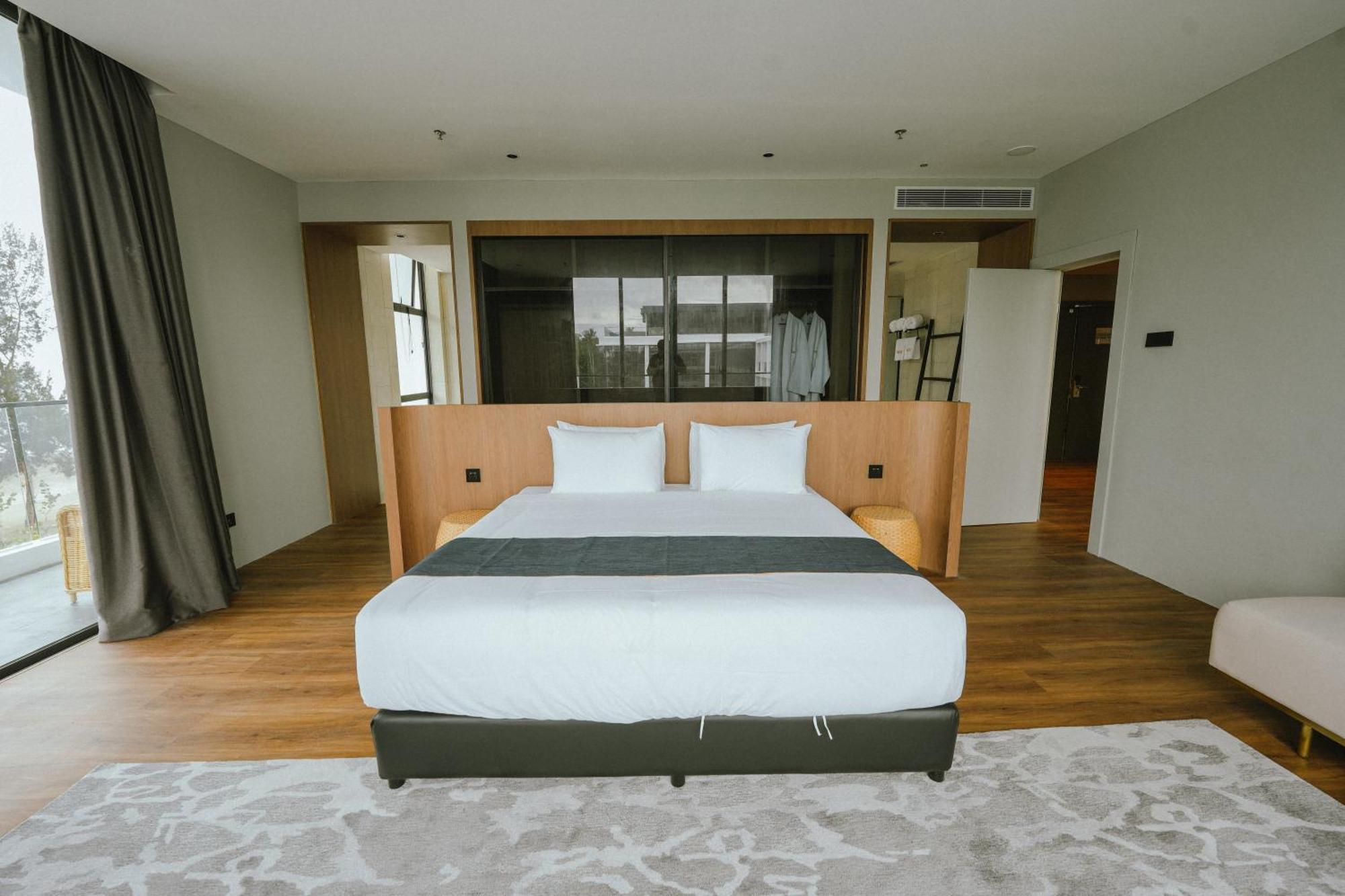 Roxy Beach Resort Sematan Eksteriør bilde