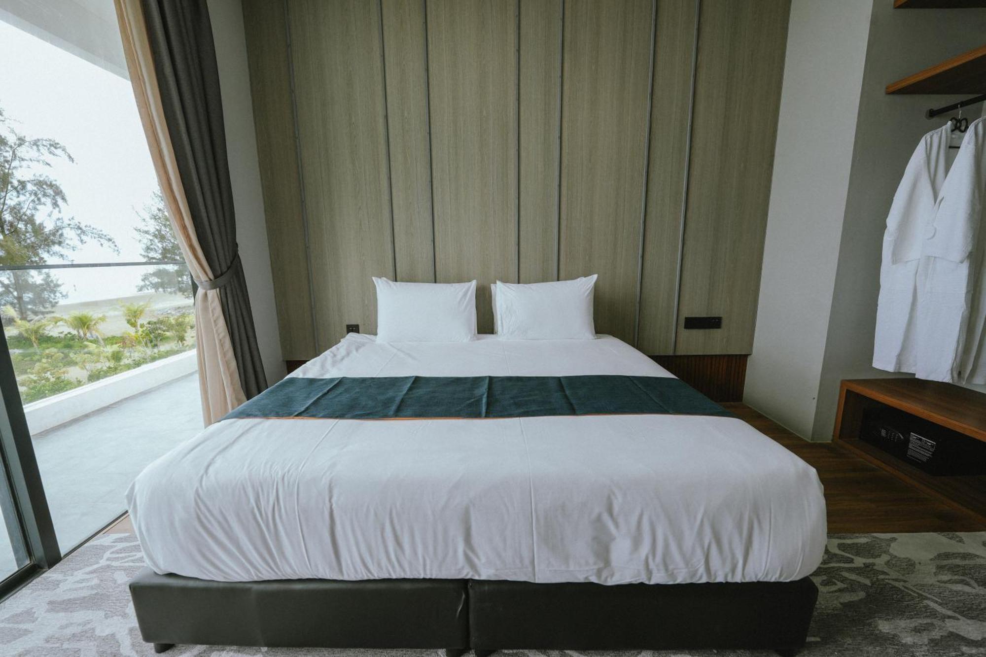 Roxy Beach Resort Sematan Eksteriør bilde