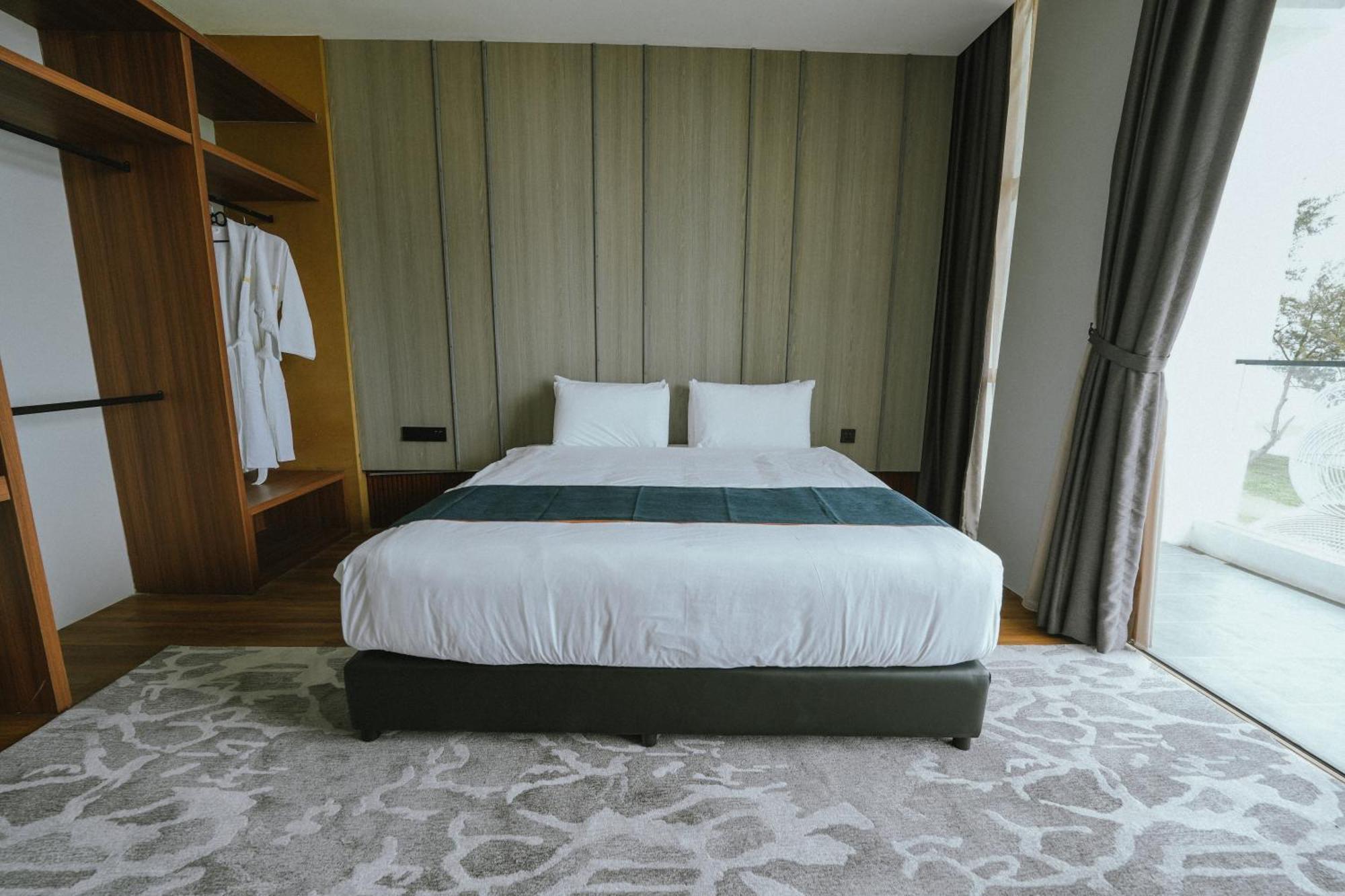 Roxy Beach Resort Sematan Eksteriør bilde