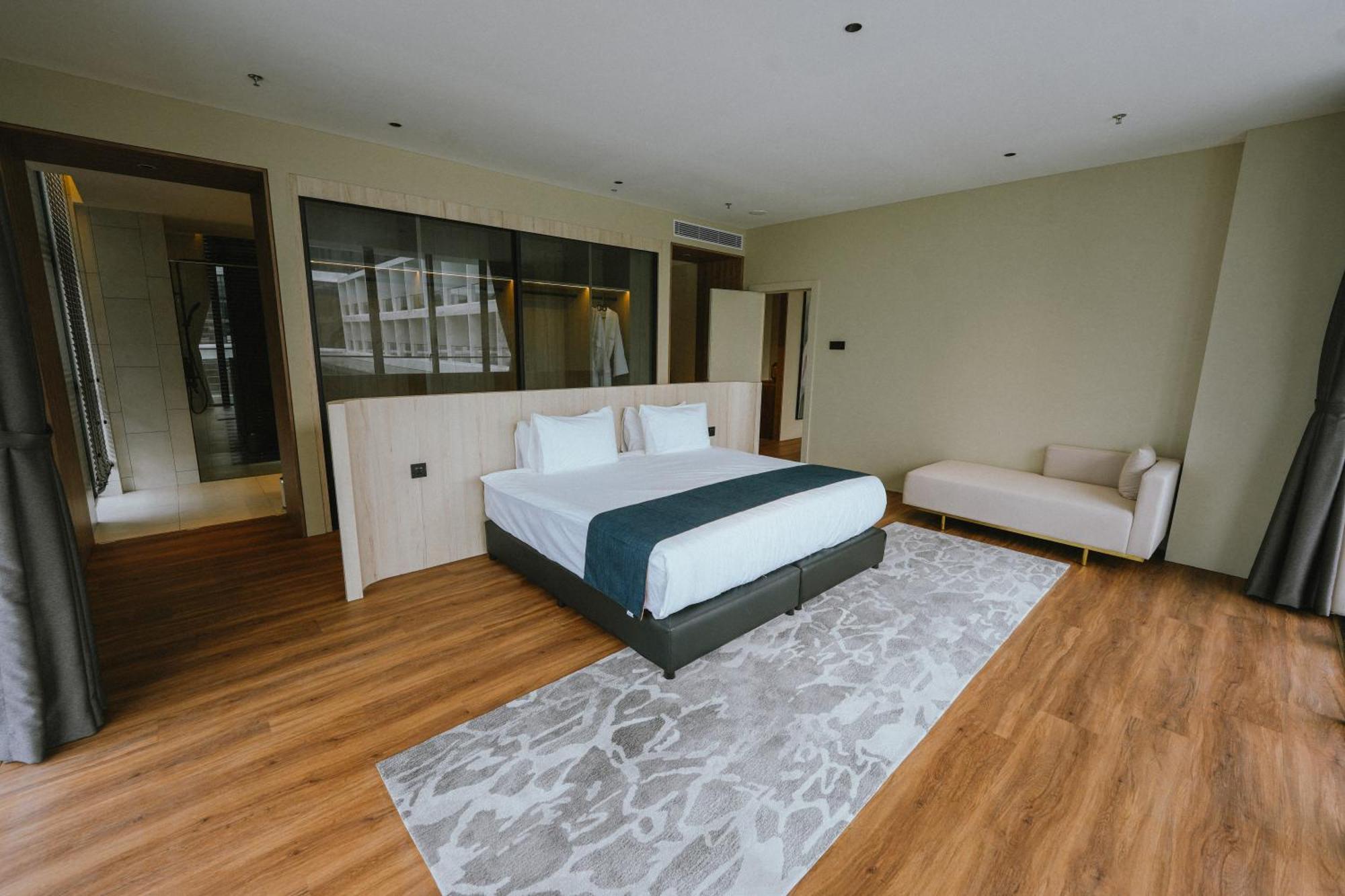 Roxy Beach Resort Sematan Eksteriør bilde
