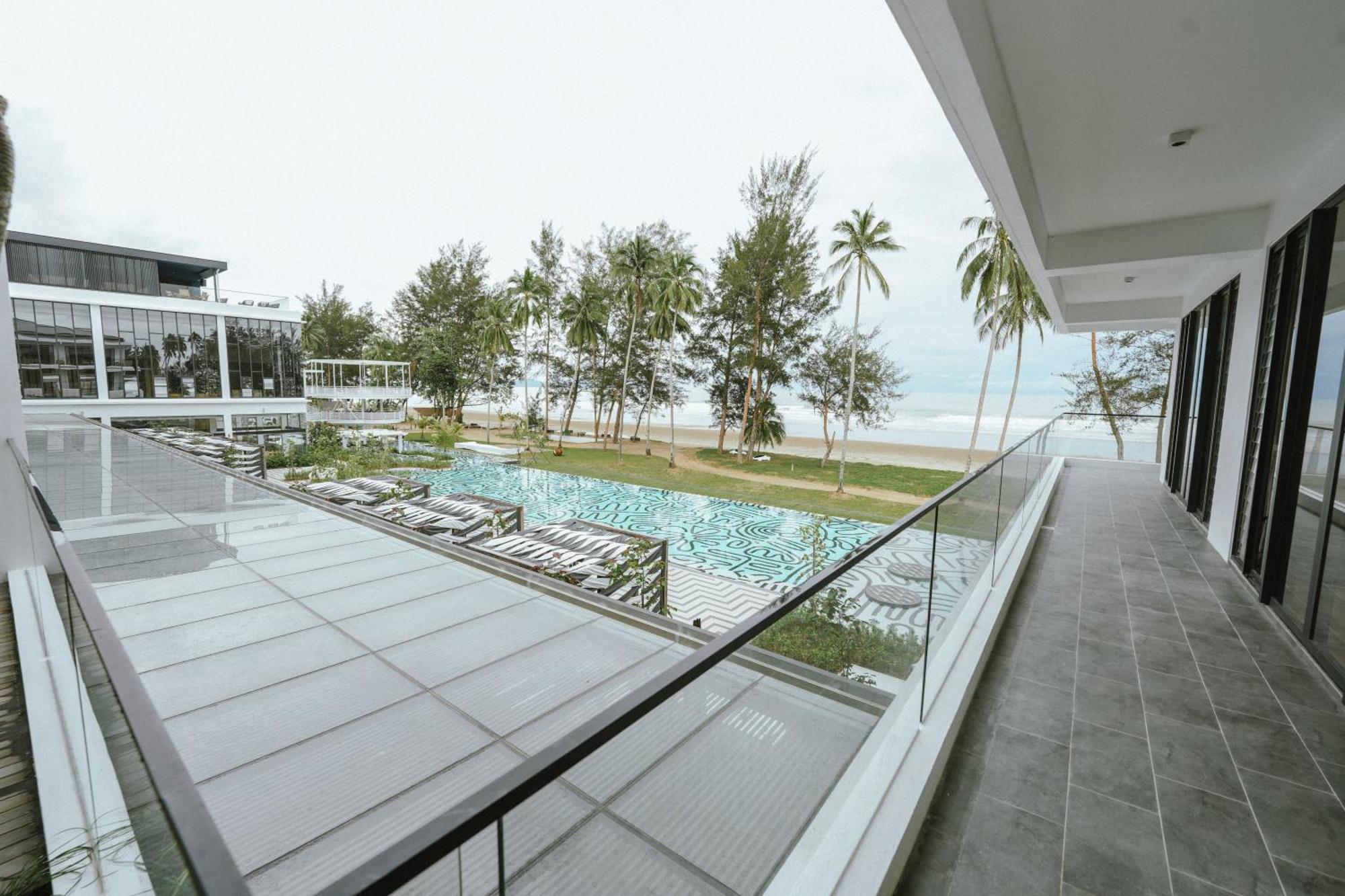 Roxy Beach Resort Sematan Eksteriør bilde