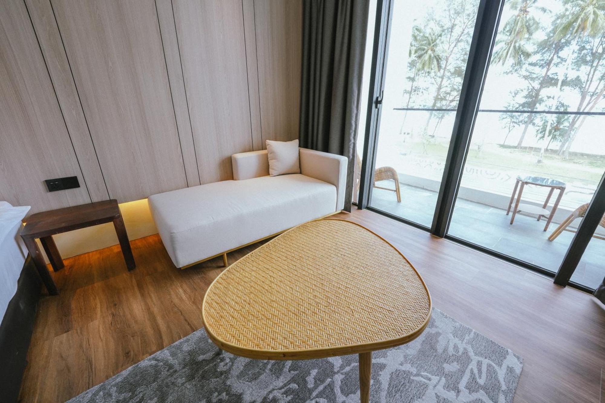 Roxy Beach Resort Sematan Eksteriør bilde