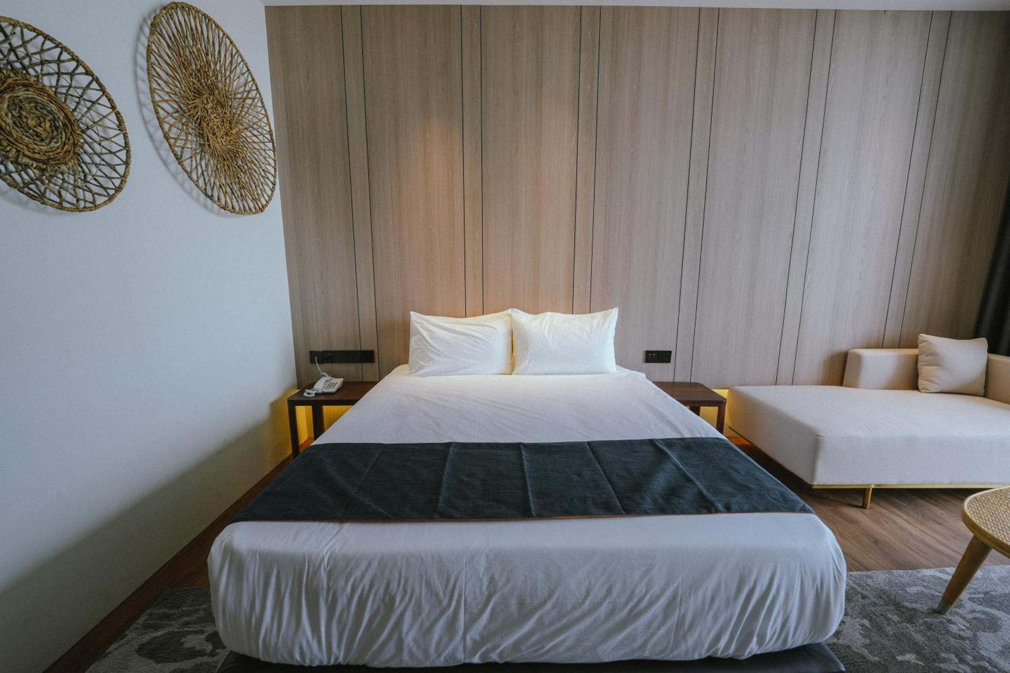 Roxy Beach Resort Sematan Eksteriør bilde